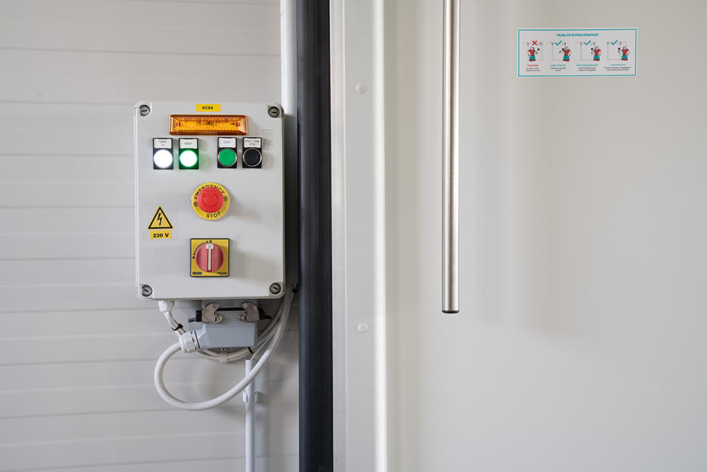 The IglooDoors® cold storage doors ensure safety-efficiency with low energy costs